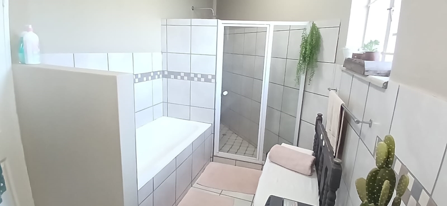 5 Bedroom Property for Sale in Hospitaalheuwel Free State